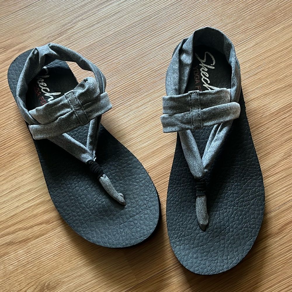 Sketchers Cali Women’s Size 10 Meditation Studio Kicks Flat Sandals